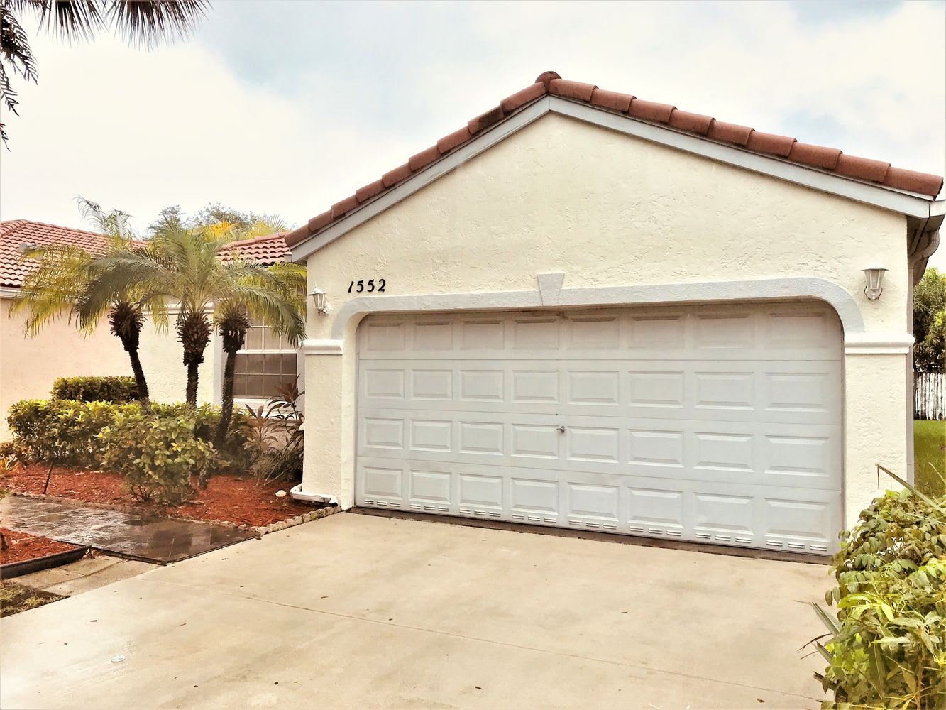 1552 NW 157th Ave, Pembroke Pines photo 1