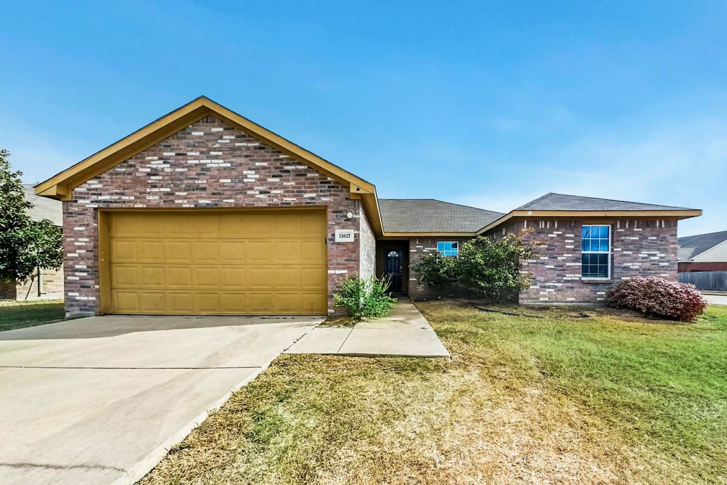 Front of 15617 Gatsby Ln, Dallas, TX