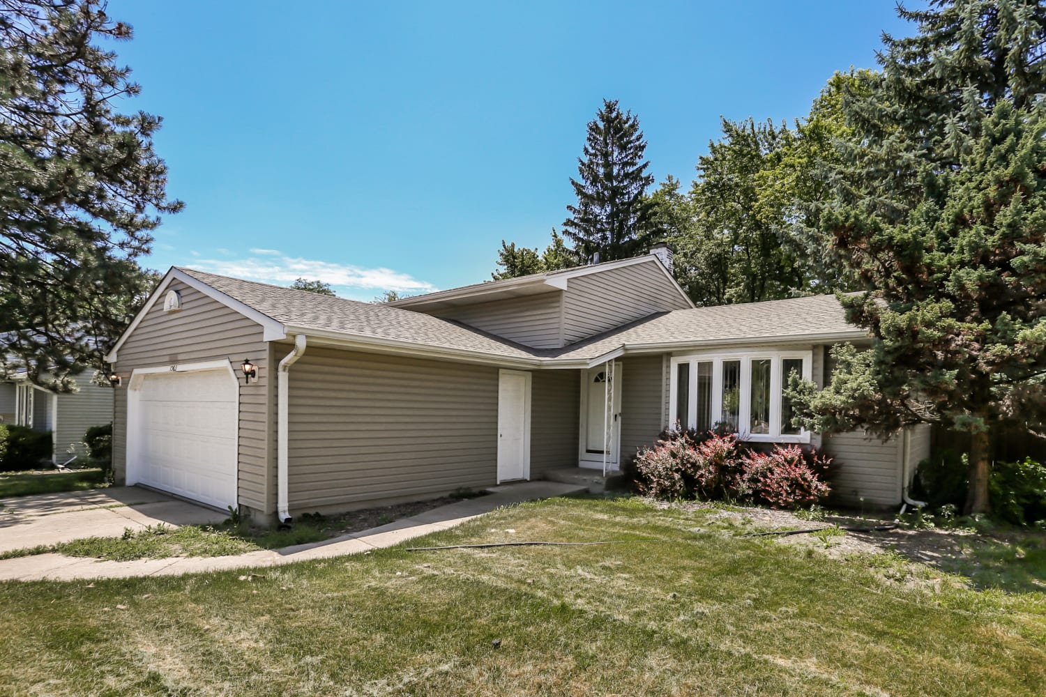 Front of 1563 S Tyler Rd, Saint Charles, IL