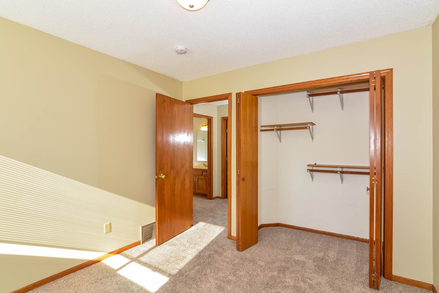 15684 Cumberland Ave W, Rosemount photo 14