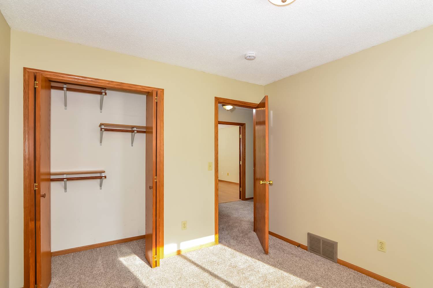 15684 Cumberland Ave W, Rosemount photo 13