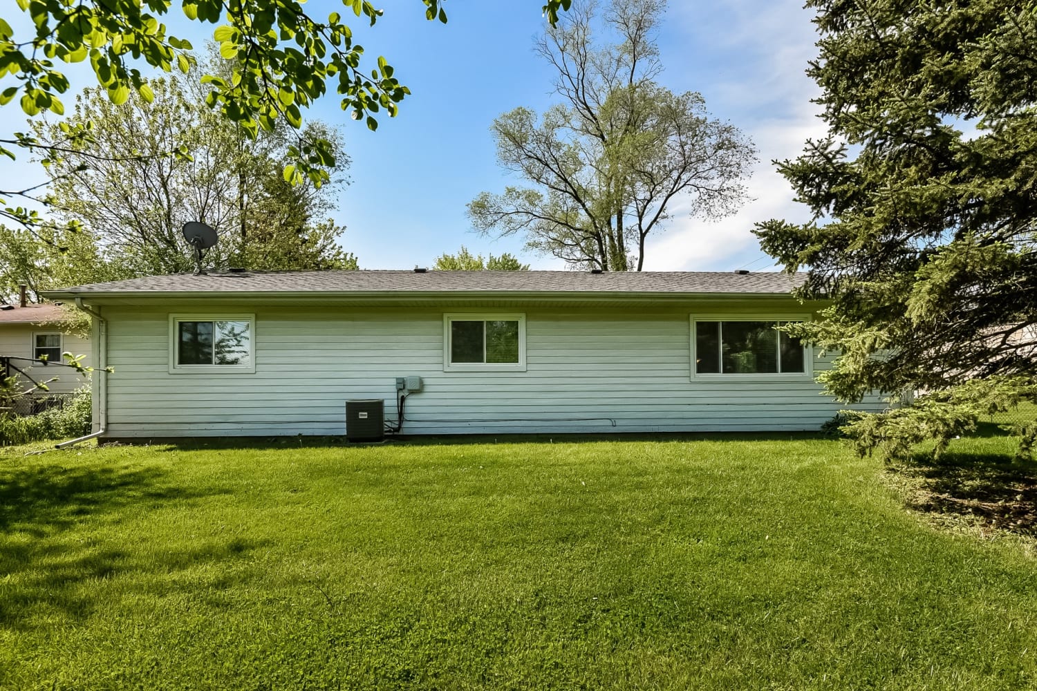 1571 Birch Ave, Hanover Park photo 10