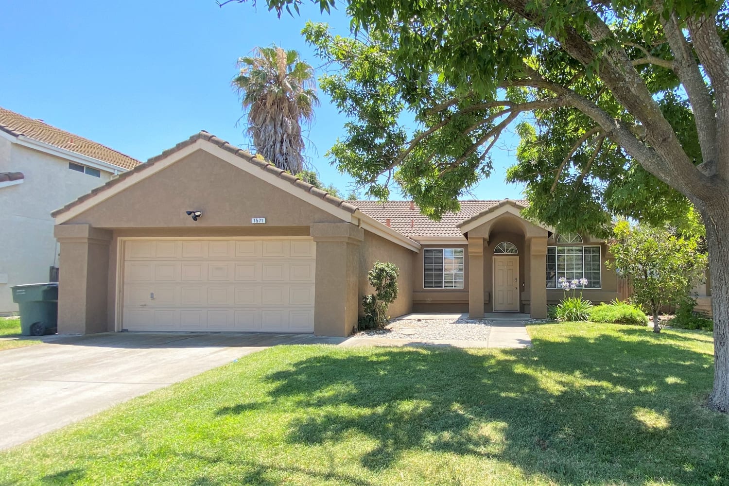 Front of 1571 Rutherford Ln, Oakley, CA
