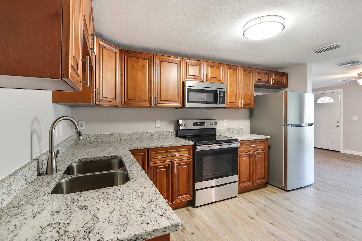 15723 Sea Pines Dr, Hudson photo 9