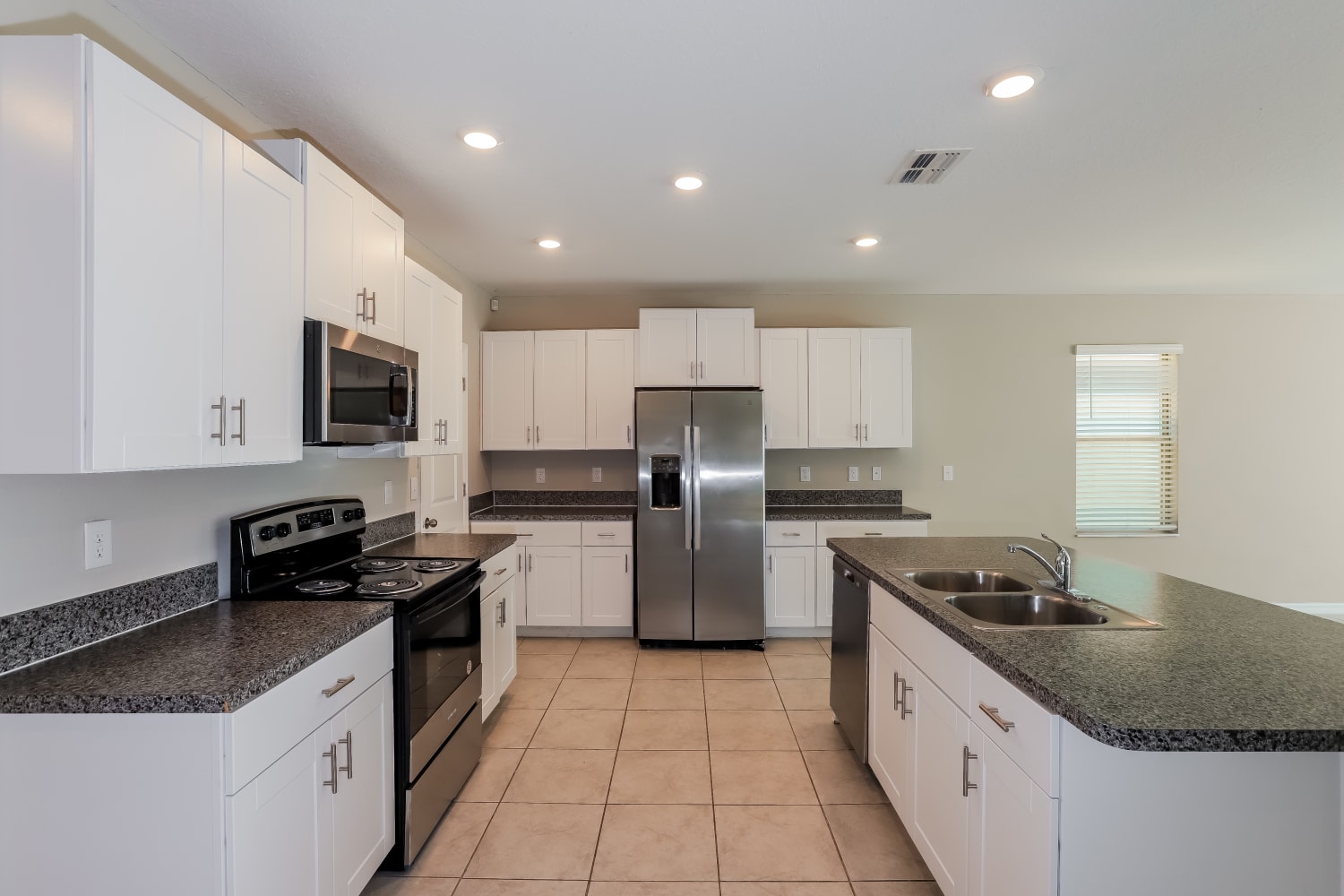 1580 Blue Rose Dr, Ruskin photo 7