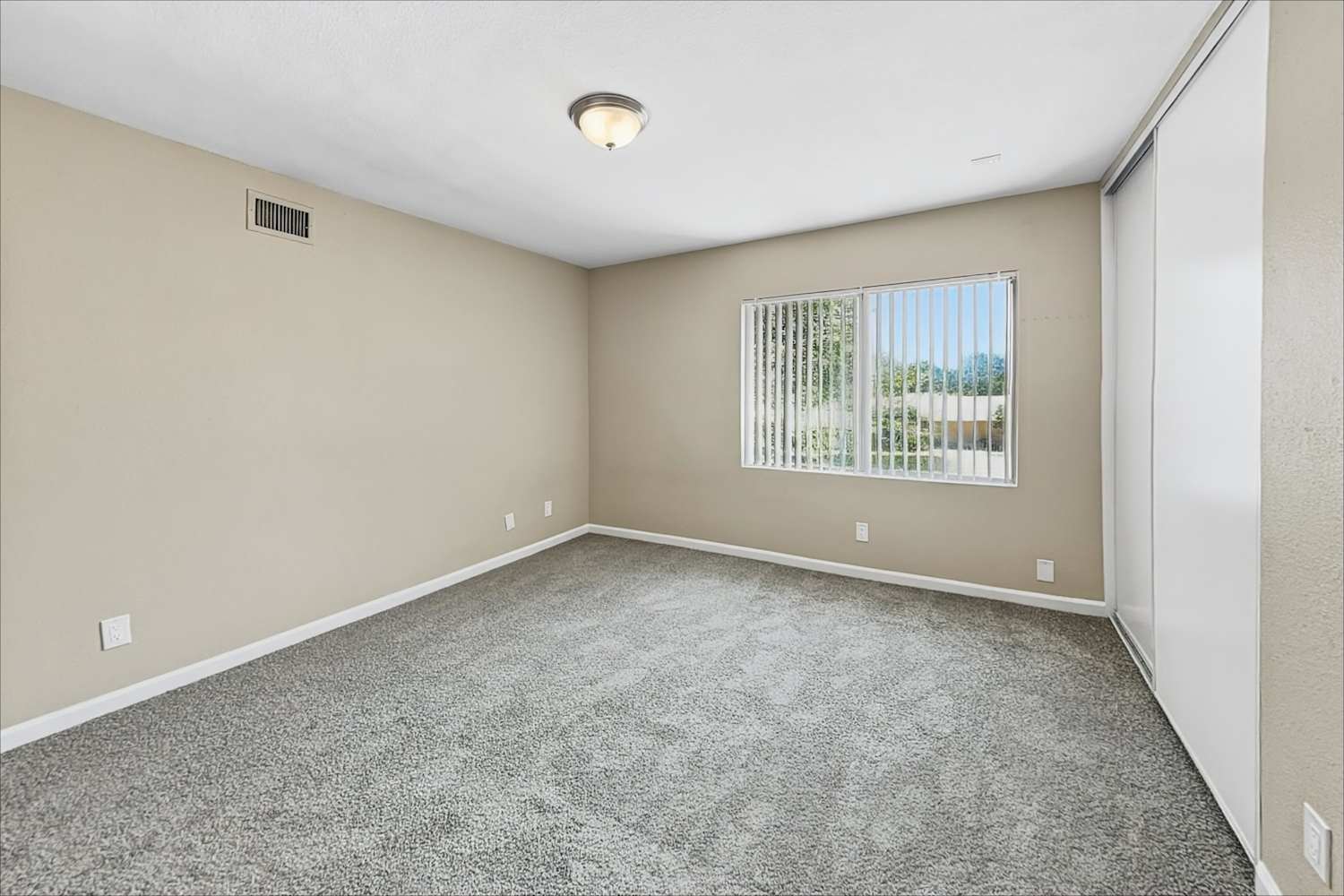 15929 Eccles St, North Hills photo 13