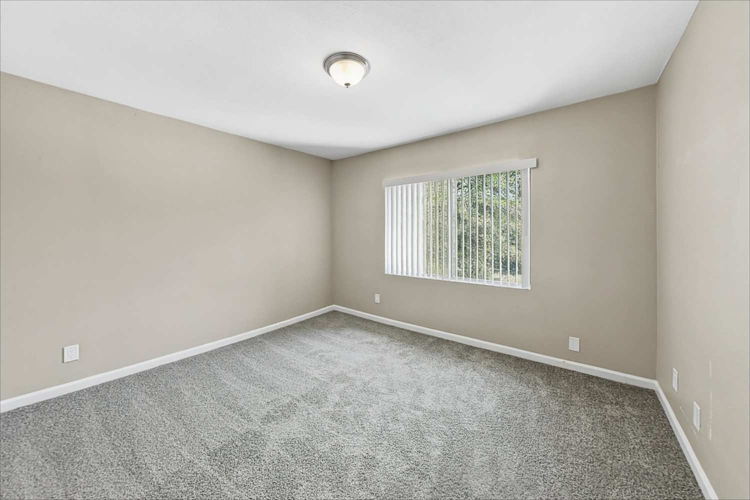15929 Eccles St, North Hills photo 17