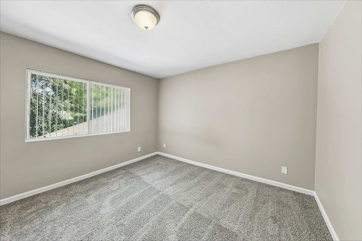 15929 Eccles St, North Hills photo 15