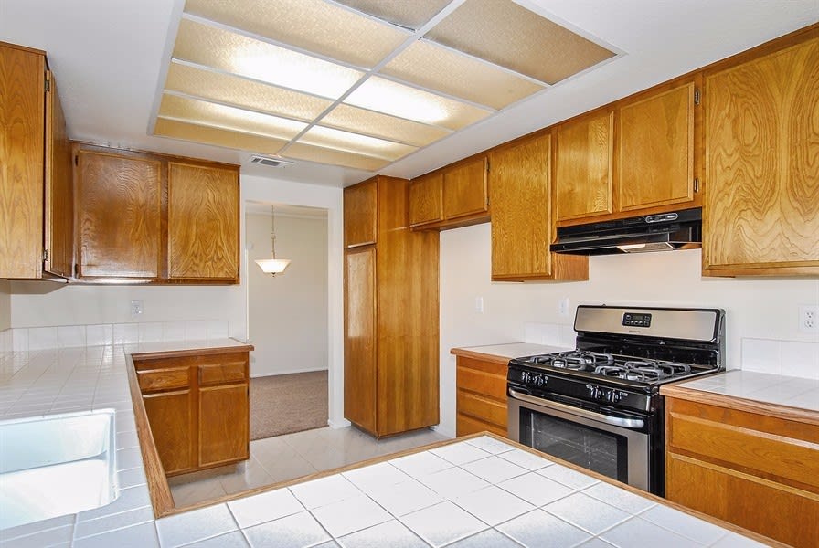 15940 Miller Ave, Fontana photo 9