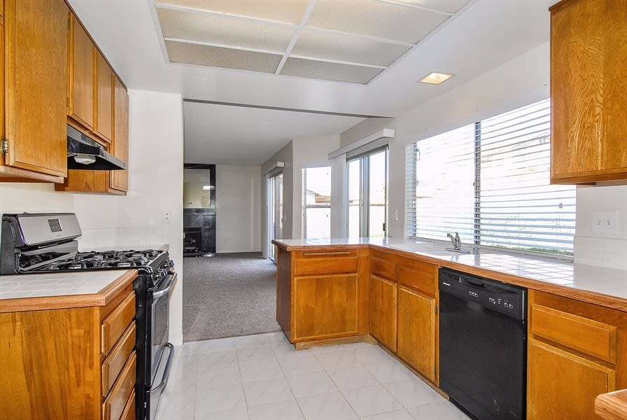 15940 Miller Ave, Fontana photo 8