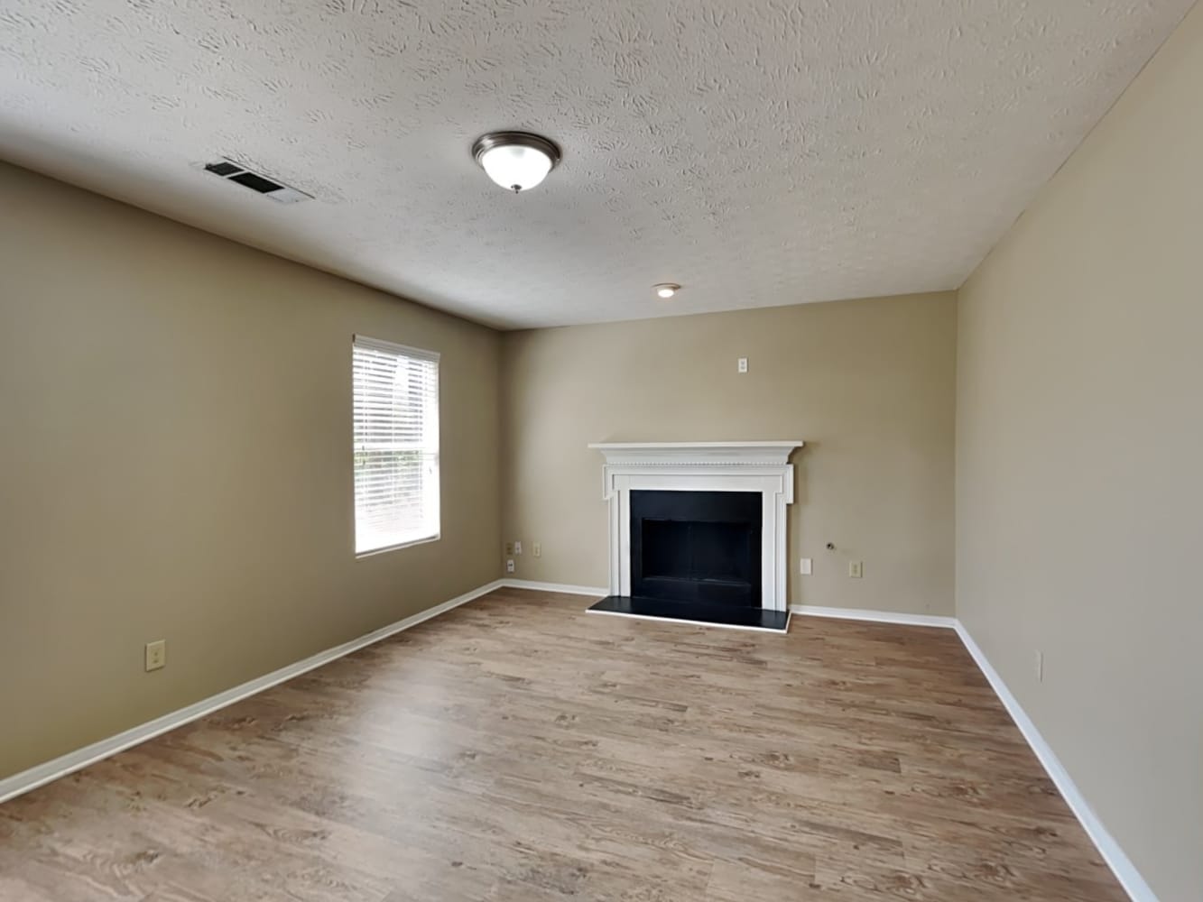 1600 Kennons Hill Ct, Stone Mountain photo 6
