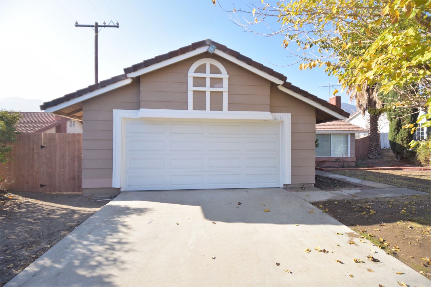 Front of 16035 Via Norte, Lake Elsinore, CA