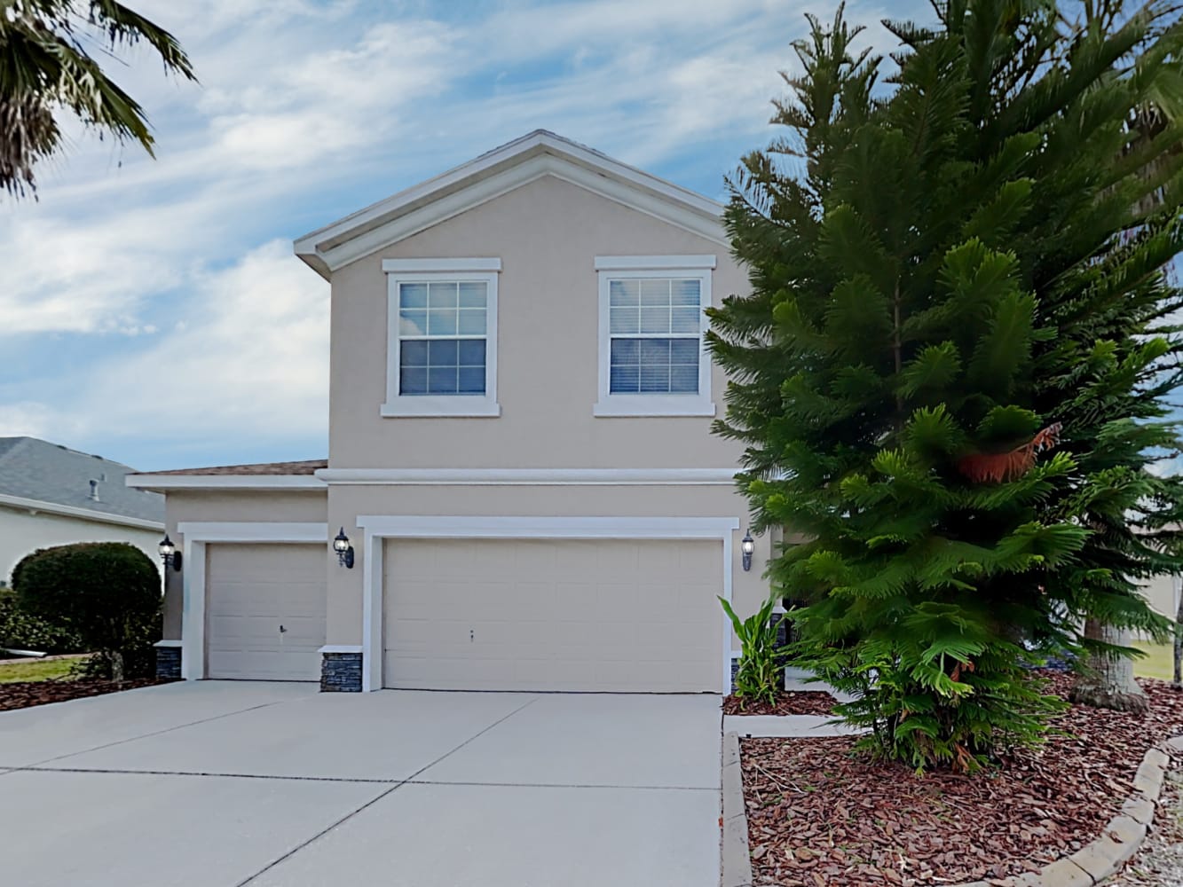 Front of 16106 Bridgepark Dr, Lithia, FL