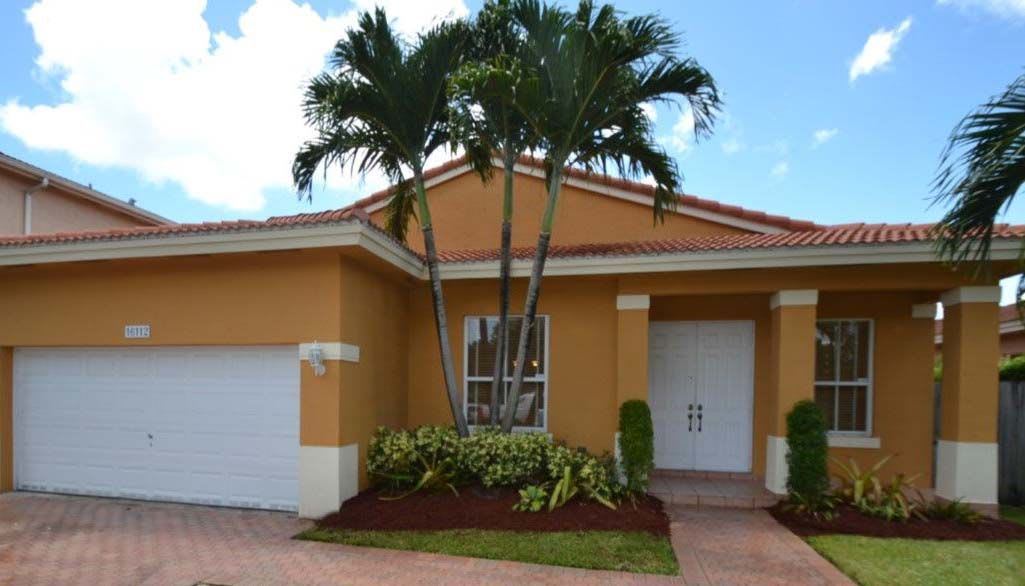 Front of 16112 SW 63rd Ter, Miami, FL