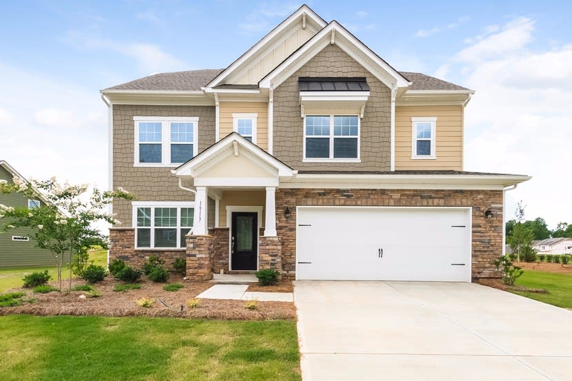 Front of 16117 Foreleigh Rd, Huntersville, NC