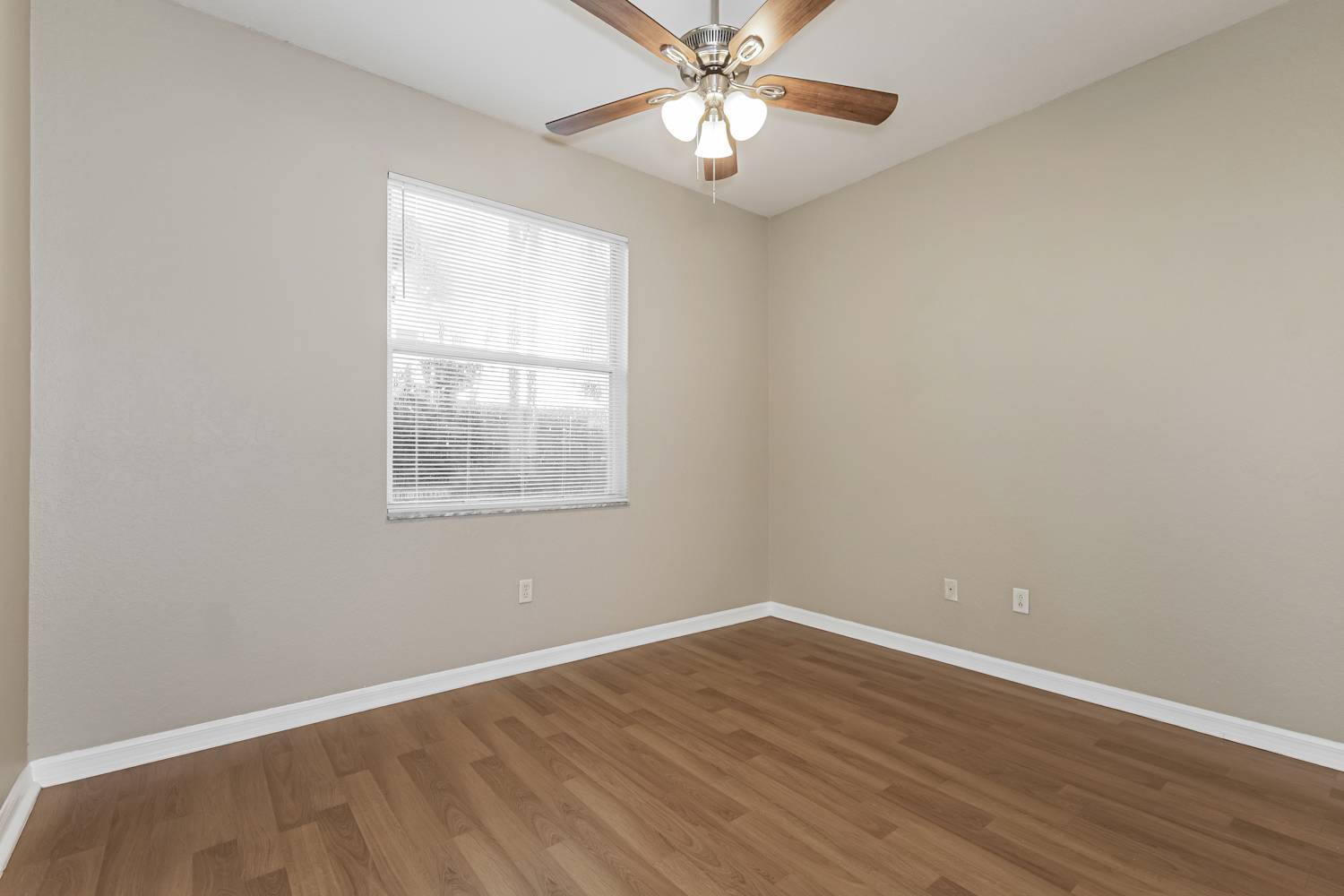 1613 Loriana St, Brandon photo 14