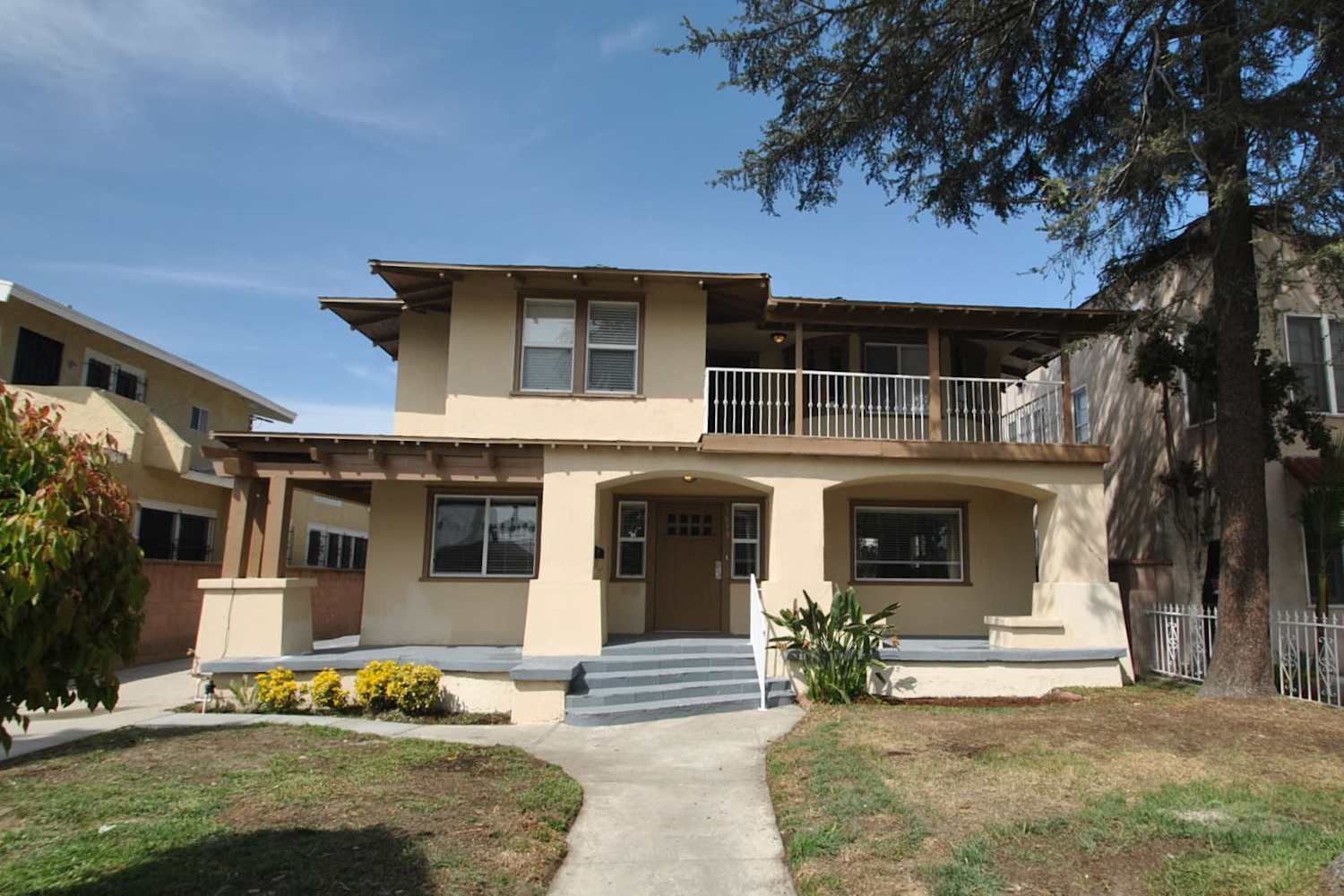 Front of 1613 W 49th St, Los Angeles, CA