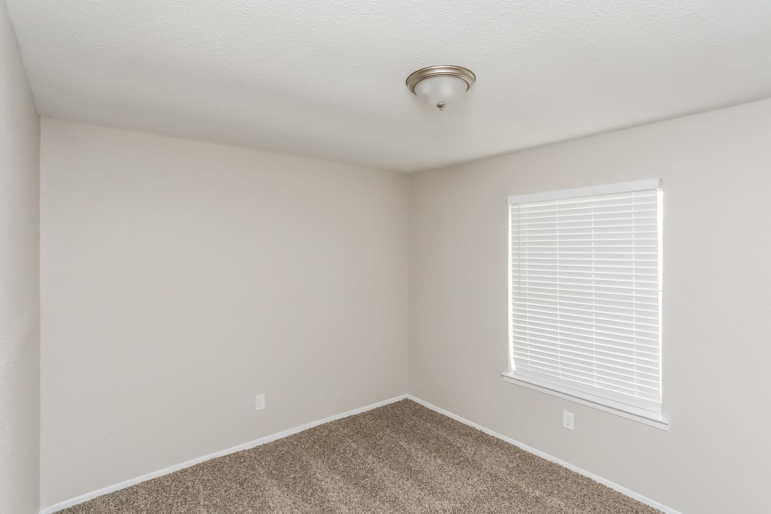 1613 Willowbrook St, Lancaster photo 12