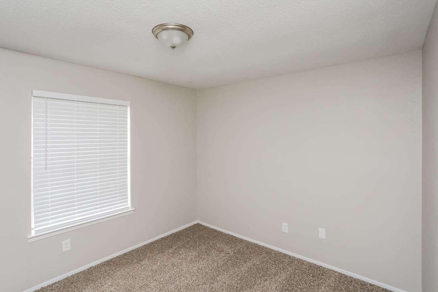 1613 Willowbrook St, Lancaster photo 13