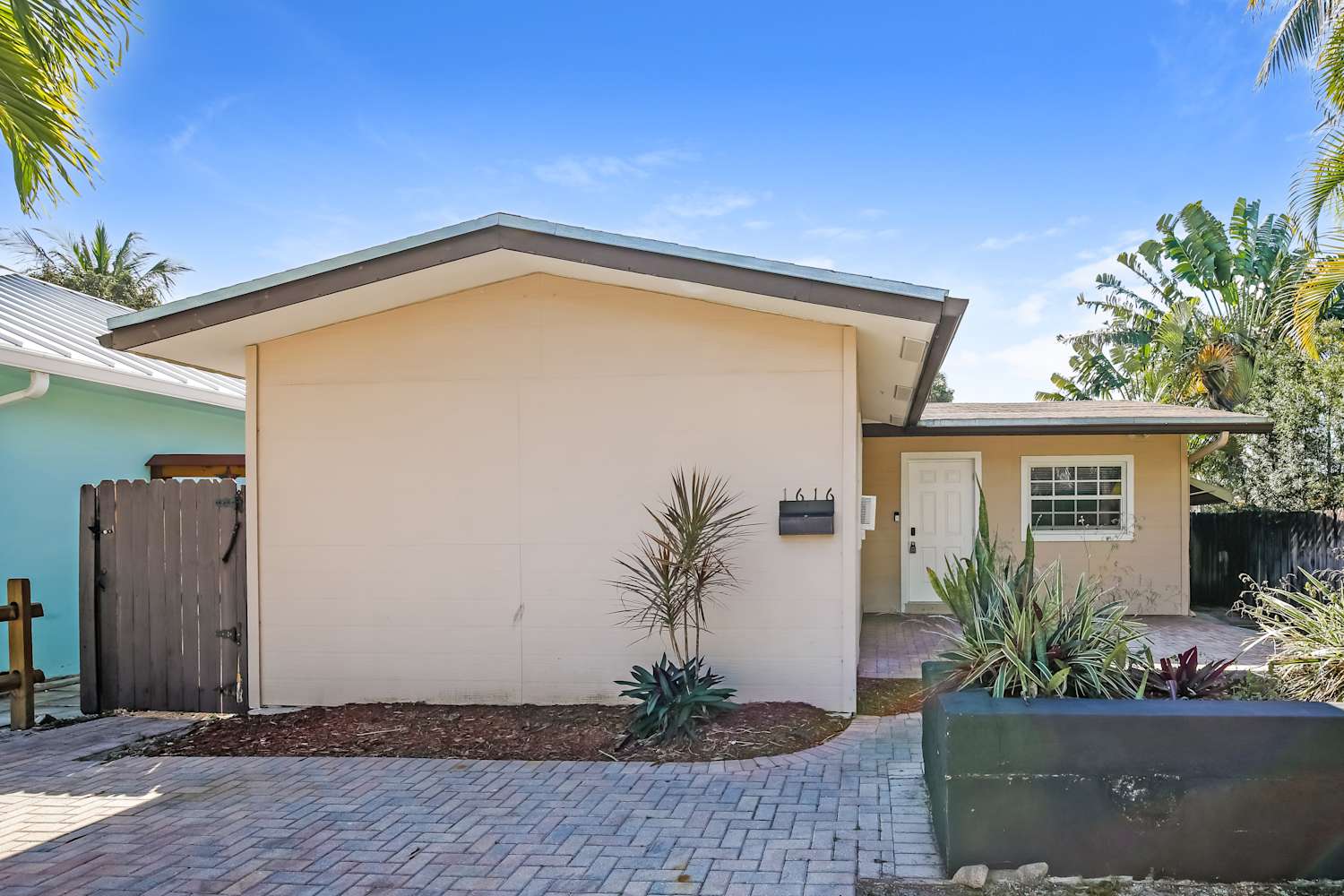 A house we rent in Oakland Park, FL