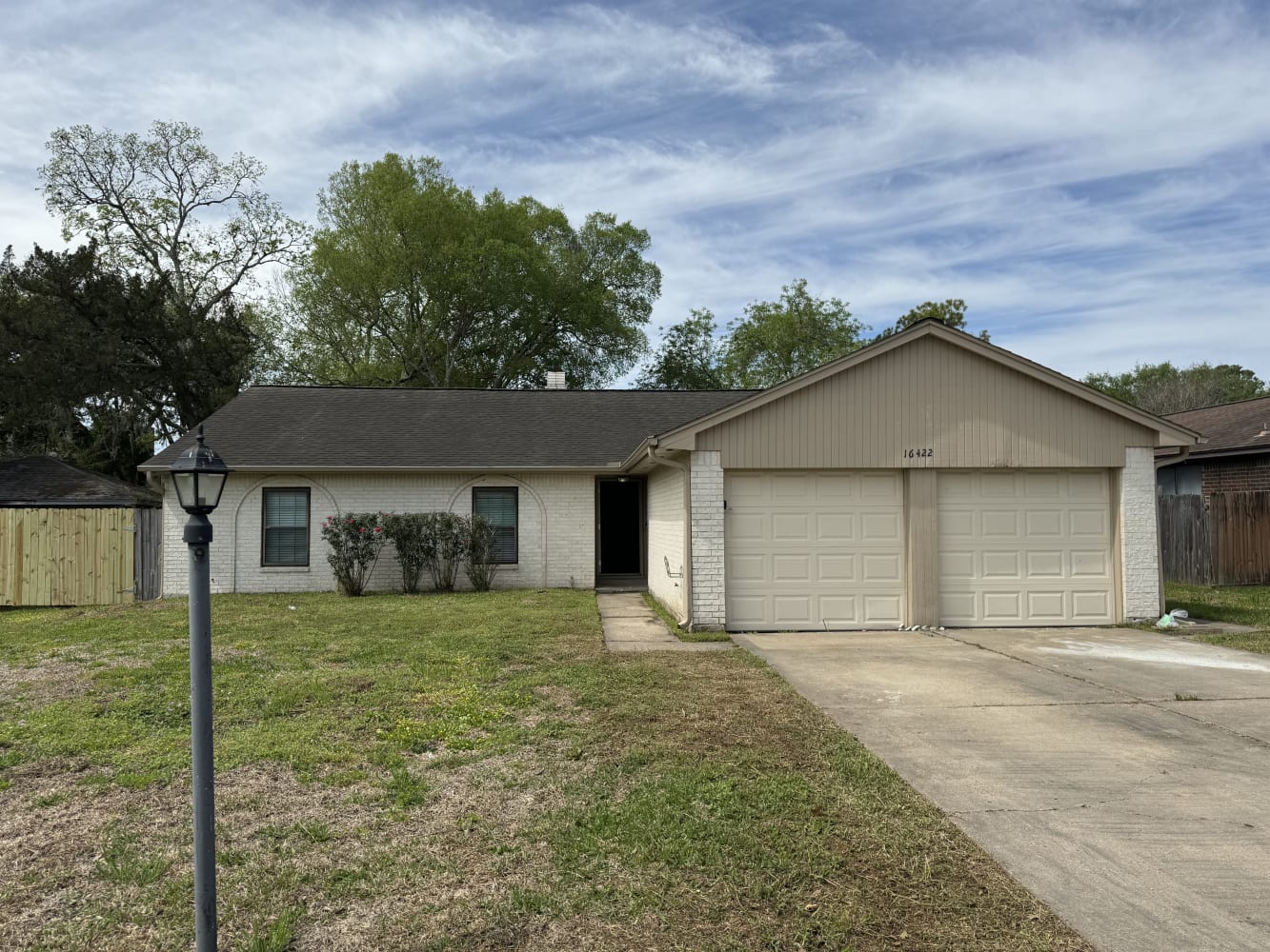 Front of 16422 Oxnard Ln, Friendswood, TX