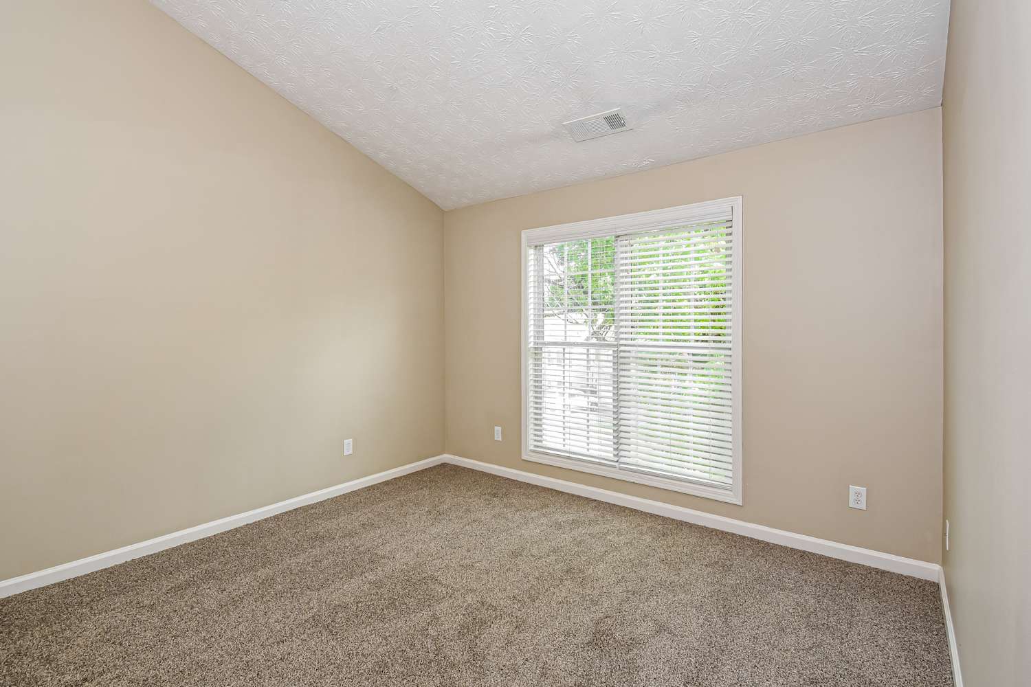 1652 Tunbridge Ln, Lawrenceville photo 10