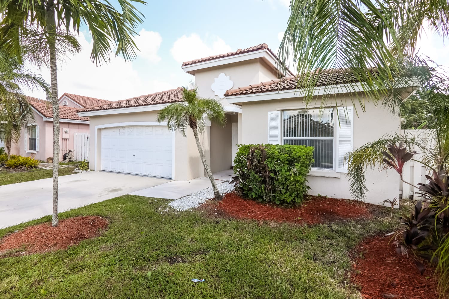 16575 NW 10th St, Pembroke Pines photo 2