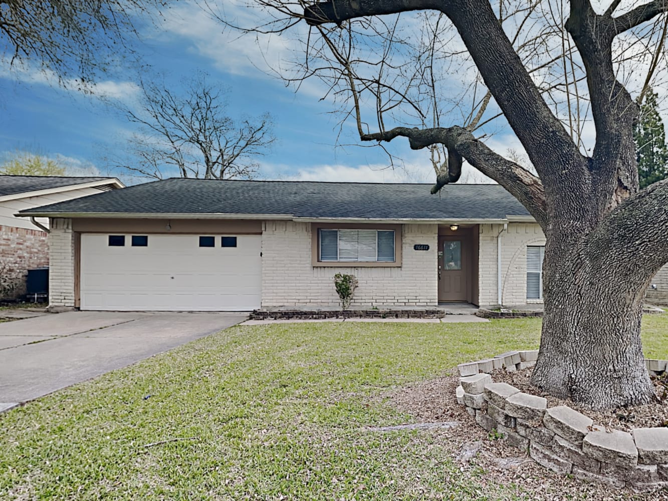Front of 16611 Blackhawk Blvd, Friendswood, TX