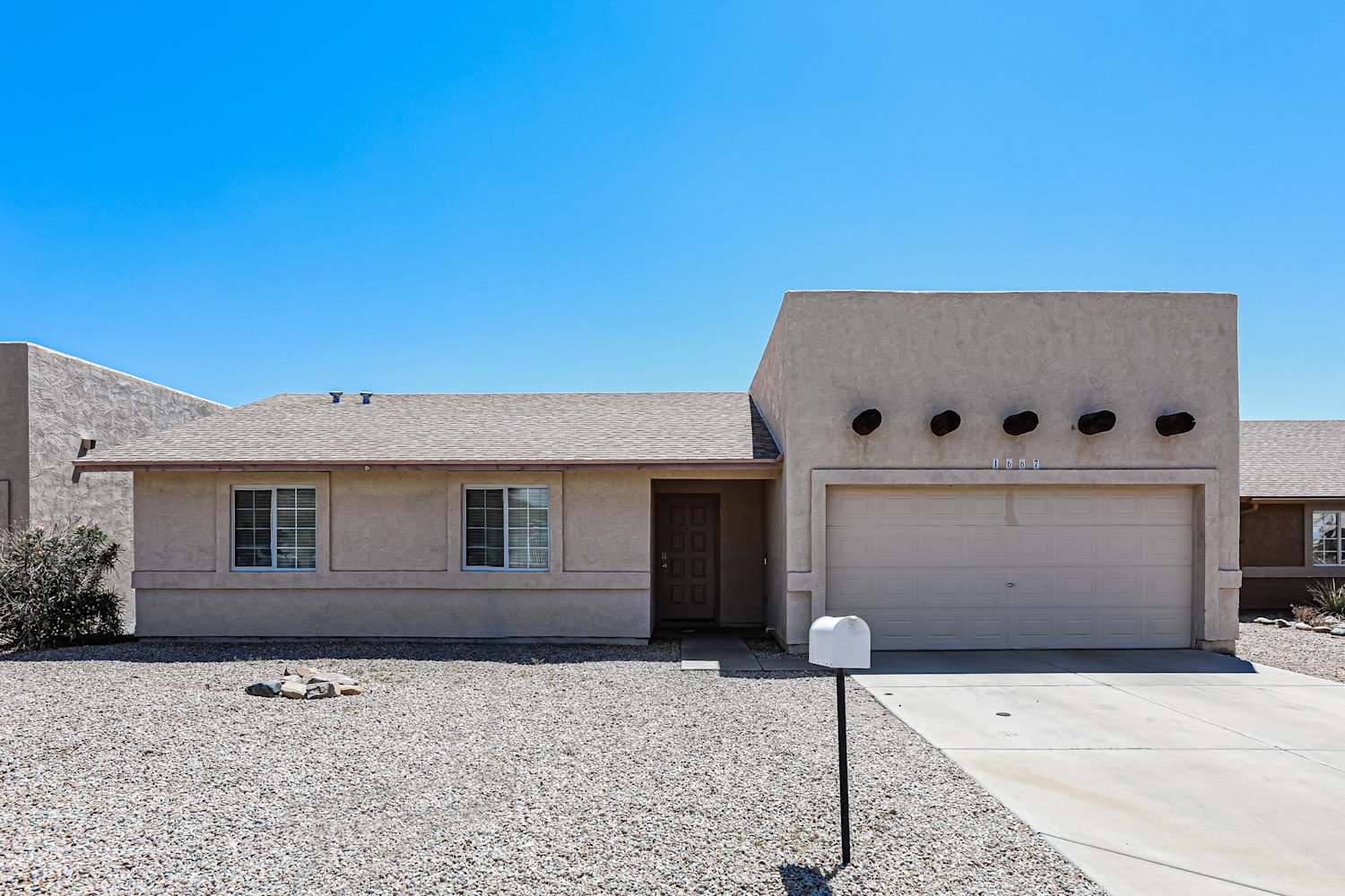 1667 S Stetson Ct, Apache Junction photo 1