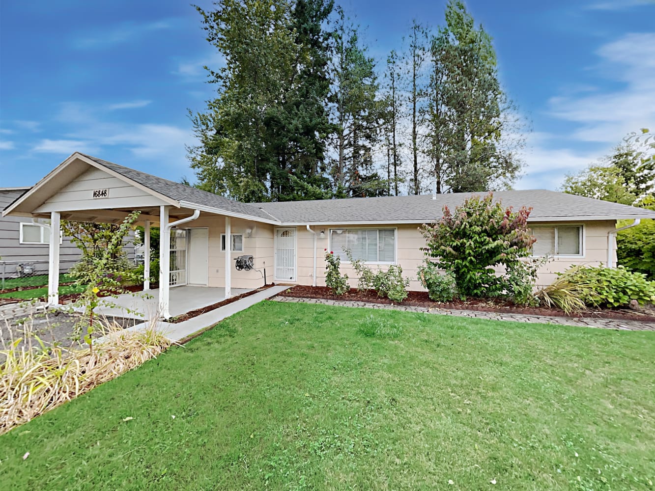 Front of 16848 123rd Ave SE, Renton, WA