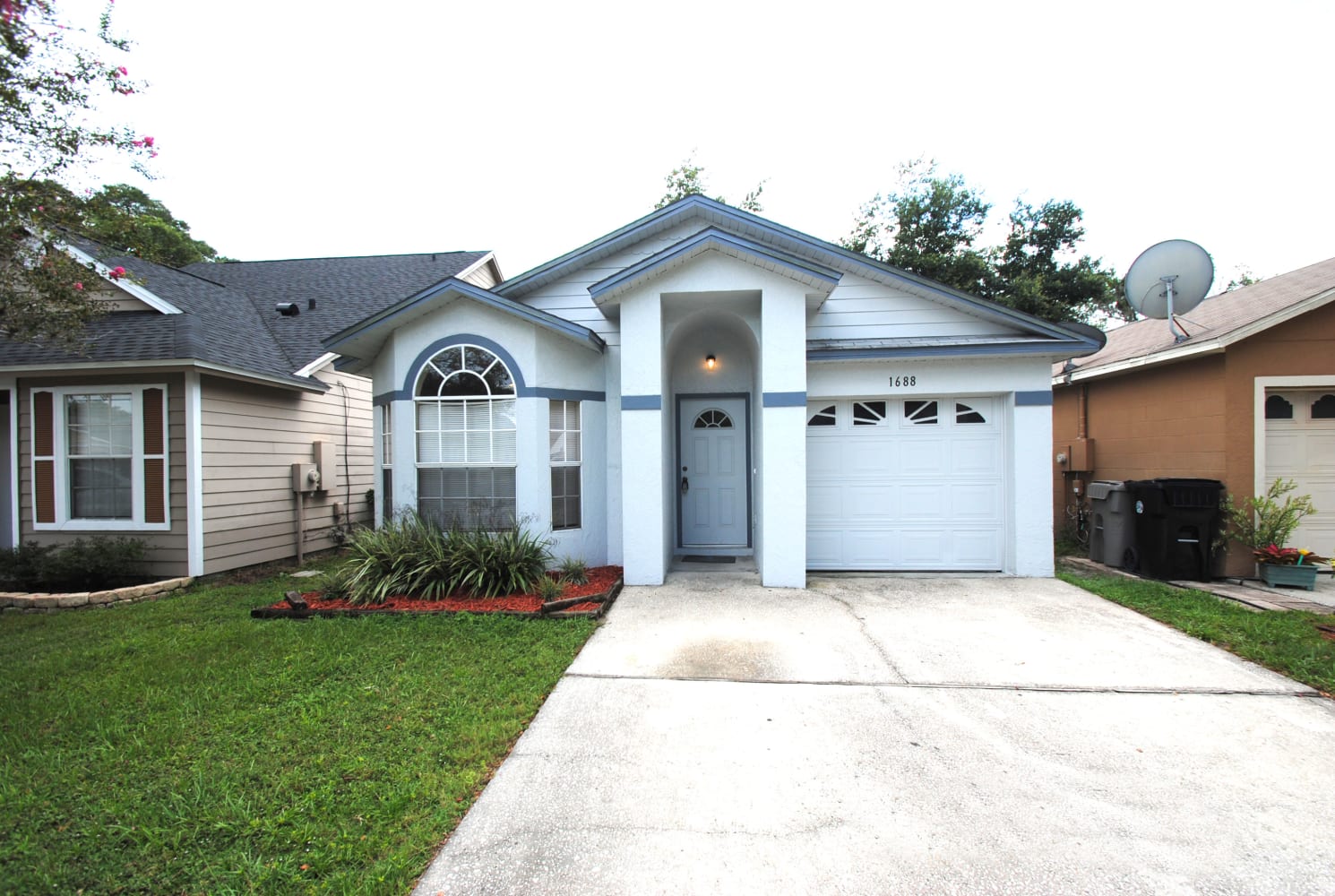Front of 1688 Chatham Cir, Apopka, FL