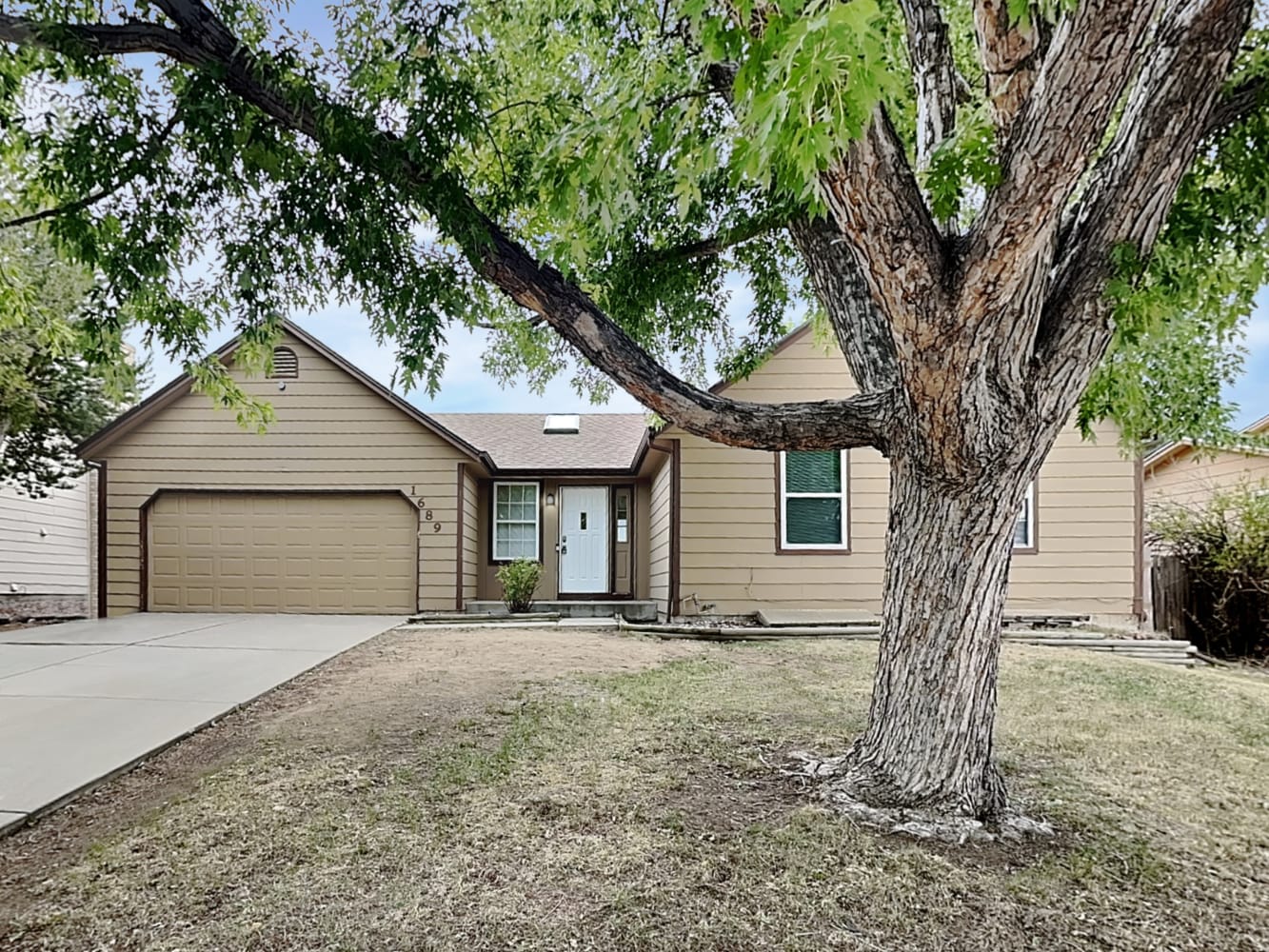 Front of 1689 S Espana Way, Aurora, CO
