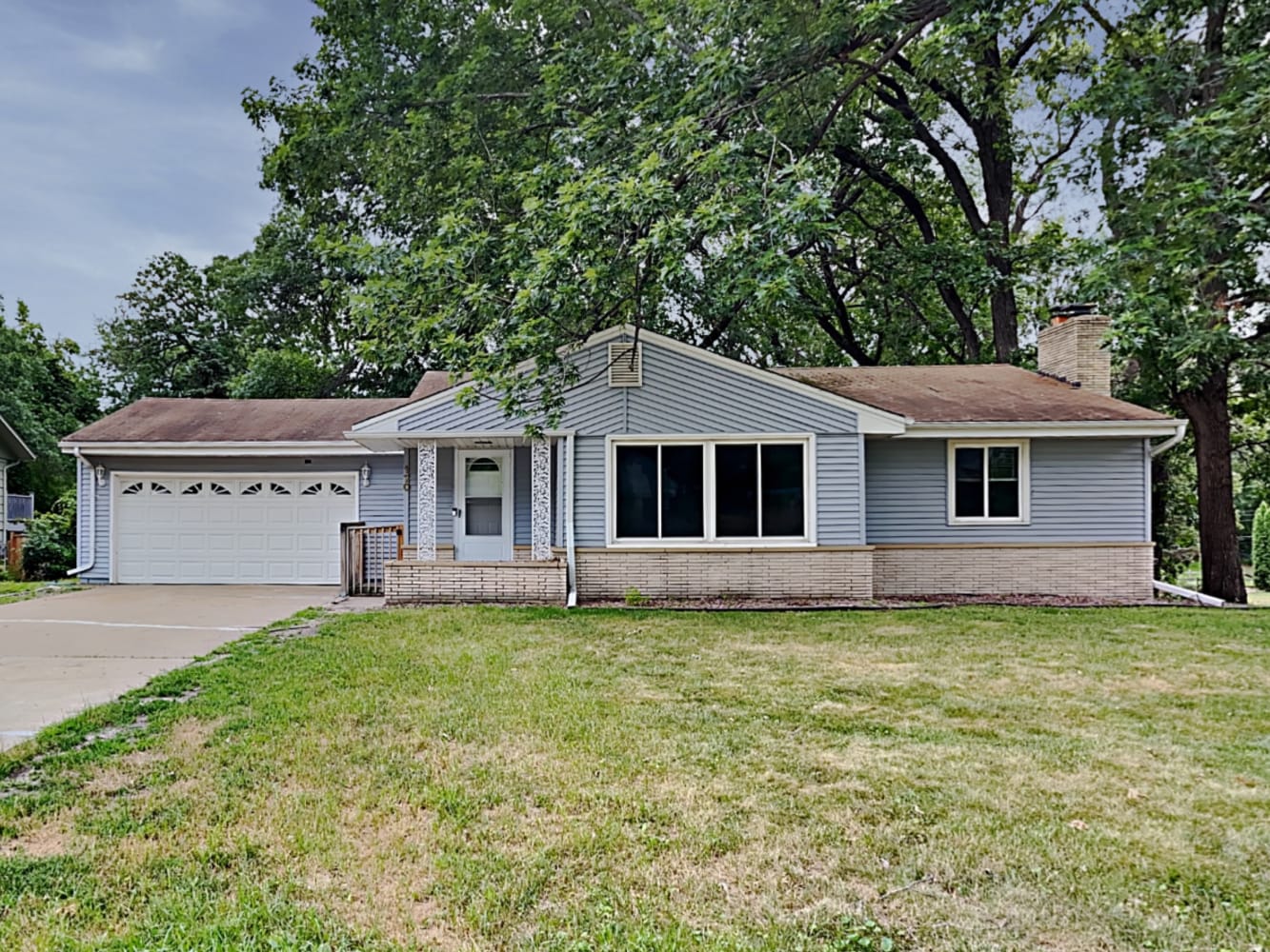 Front of 170 Craigbrook Way NE, Fridley, MN