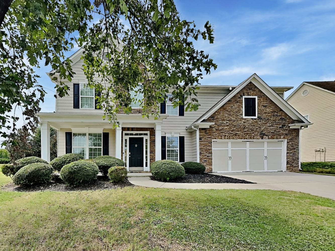 Front of 1702 Sahale Falls Dr, Braselton, GA