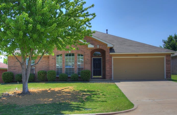 Front of 1704 Windcastle Dr, Mansfield, TX