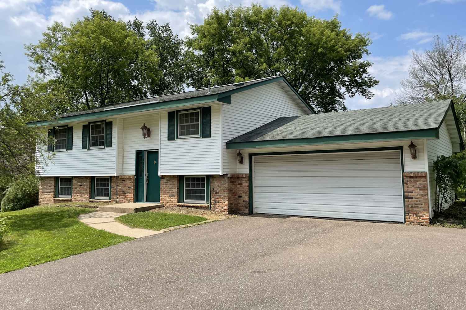 1716 Lamplight Dr, Woodbury photo 1
