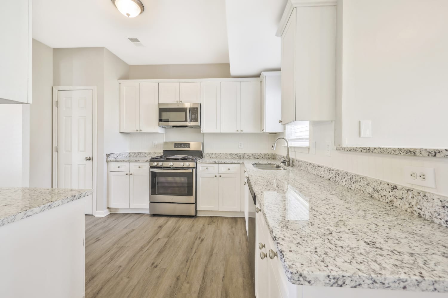 1721 Freiburg Dr, Spring Hill photo 9