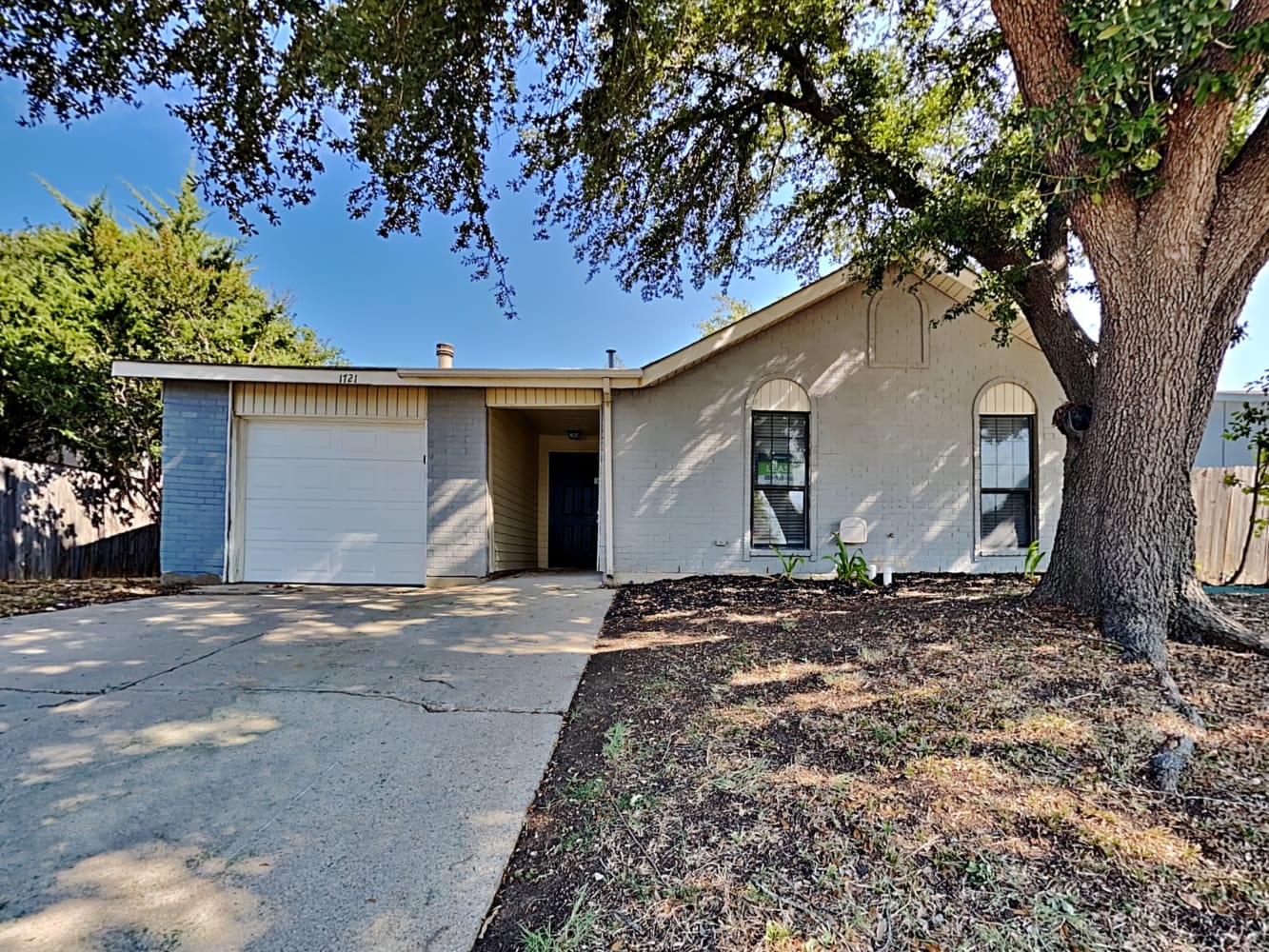 Front of 1721 Glenview Ln, Arlington, TX