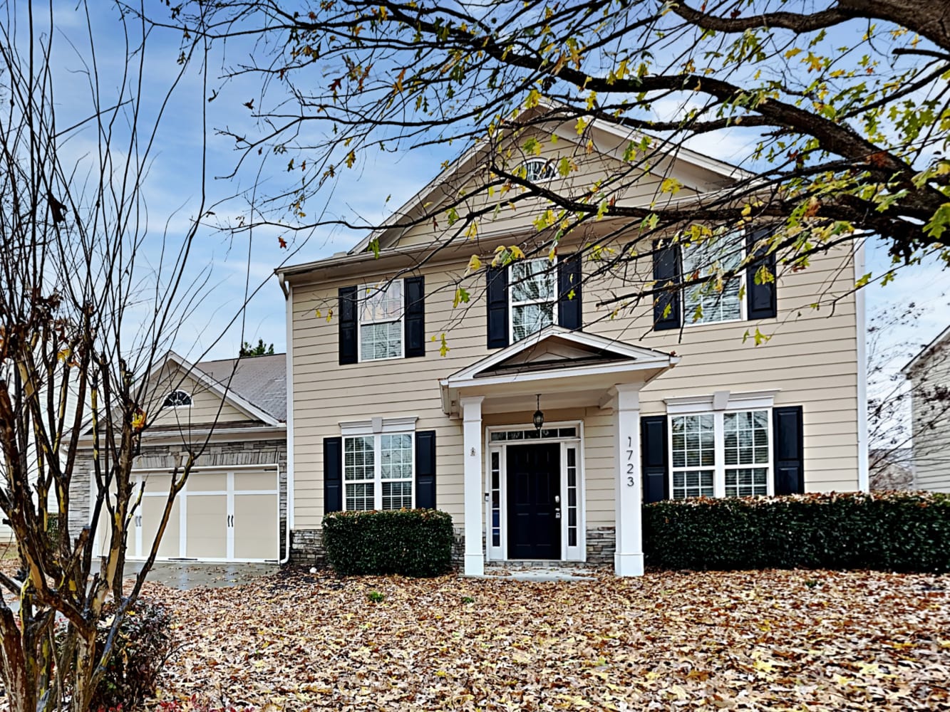 Front of 1723 Sahale Falls Dr, Braselton, GA
