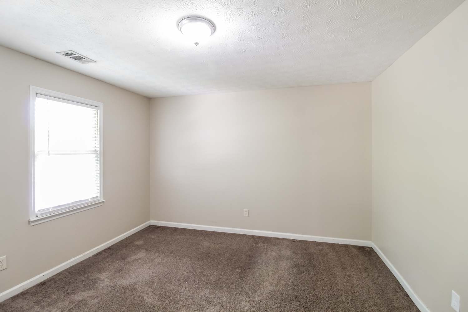 1740 Meadowchase Ct, Snellville photo 9