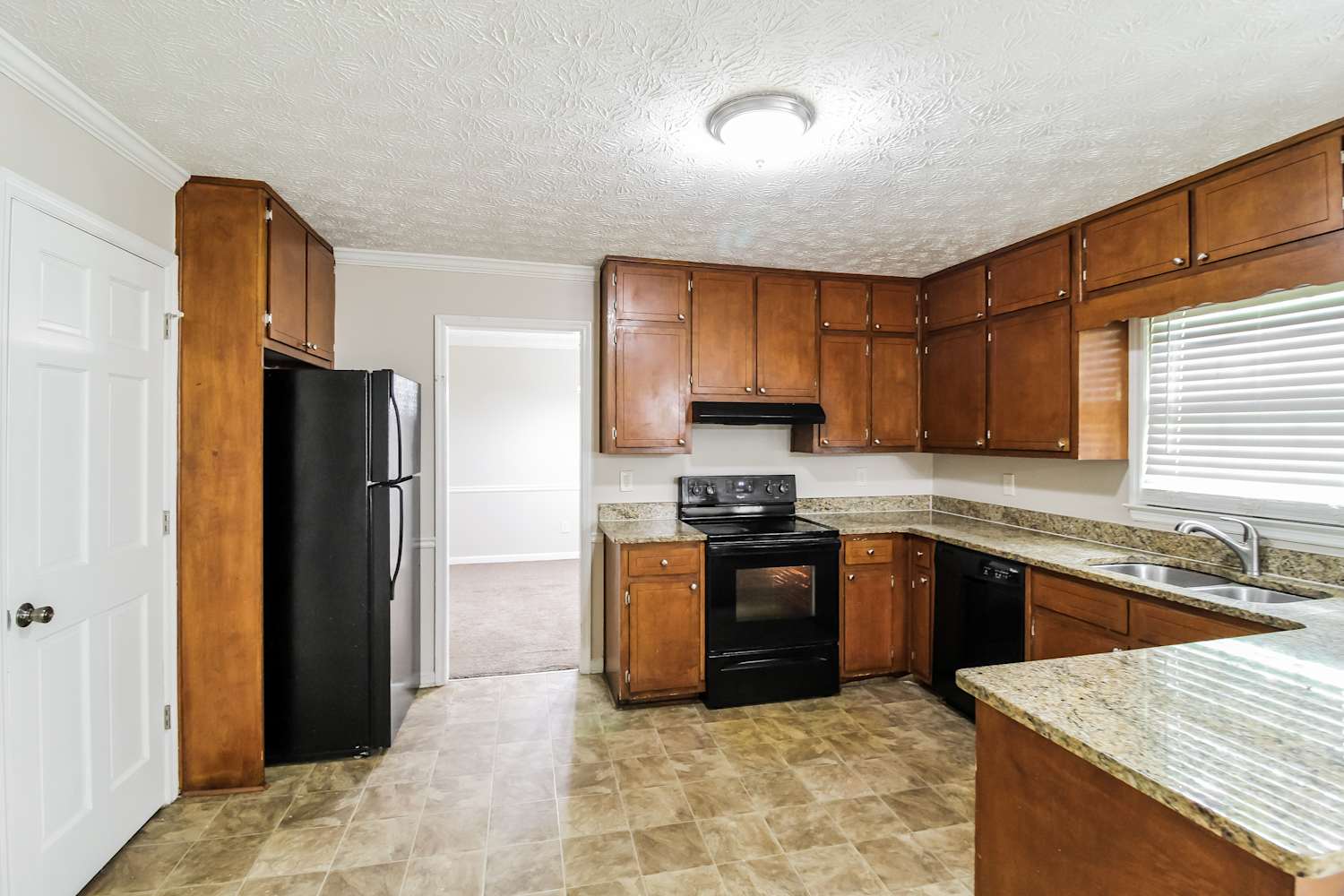 1740 Meadowchase Ct, Snellville photo 7