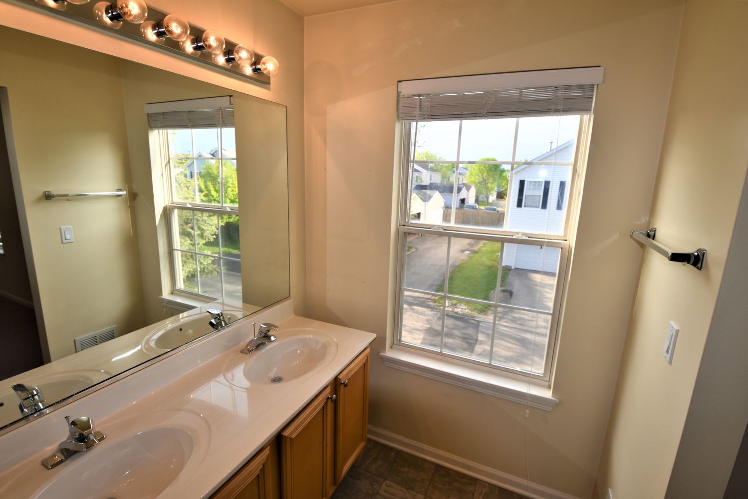 1743 Walnut Park Ln, Aurora photo 12