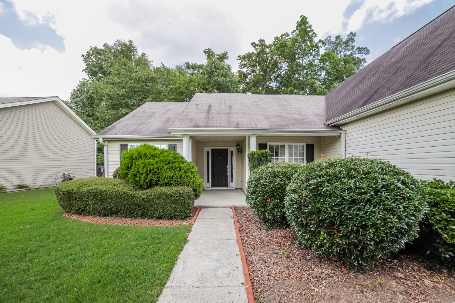 1747 Fort River Way, Dacula photo 1