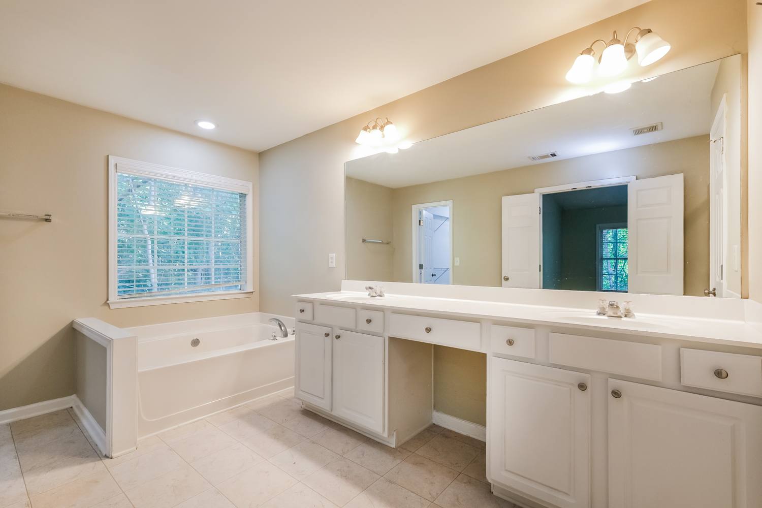 1758 Bentridge Dr NW, Kennesaw photo 12