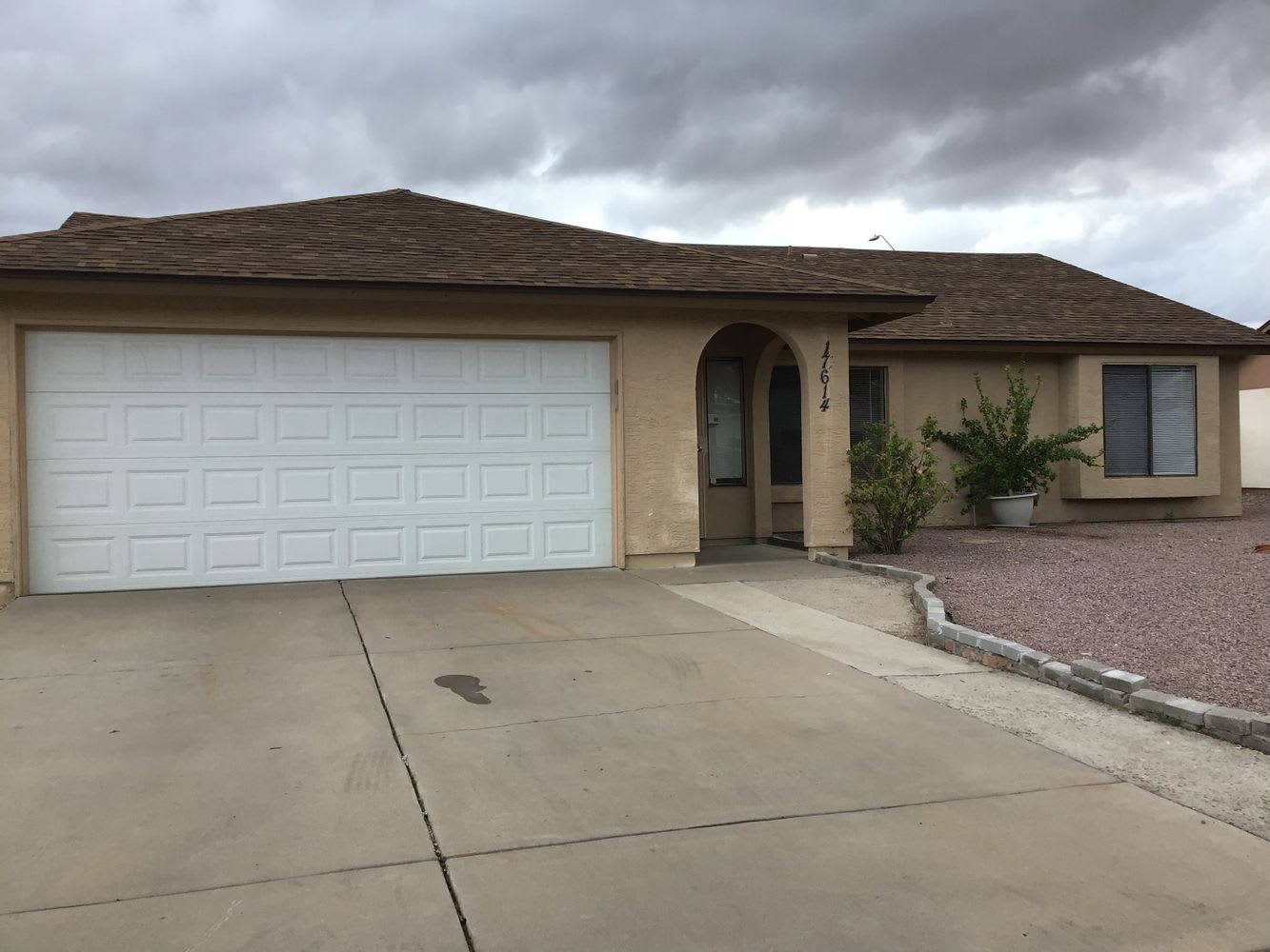 Front of 17614 N 42nd Ln, Glendale, AZ