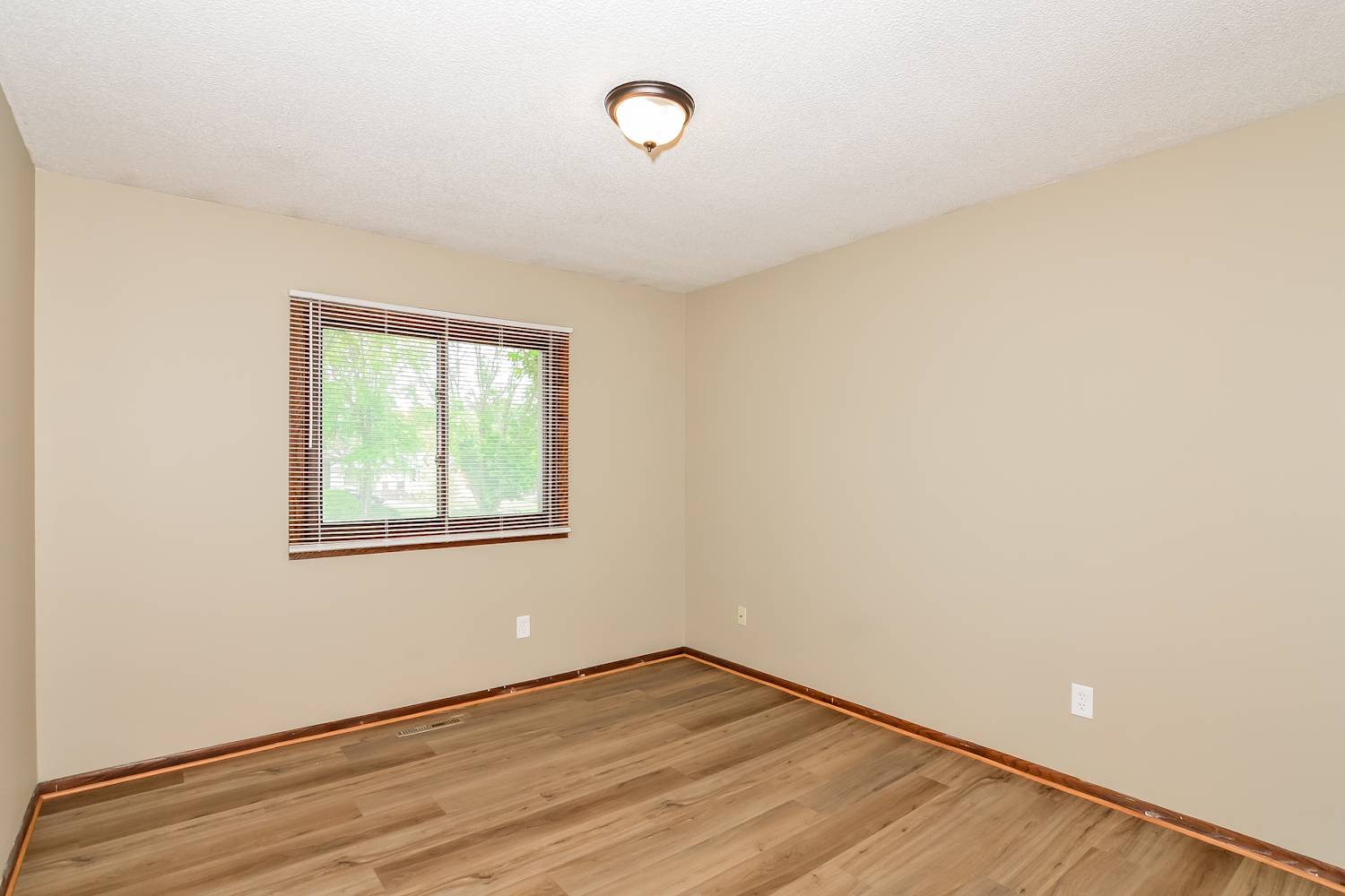 1764 Evergreen Bay, Woodbury photo 9