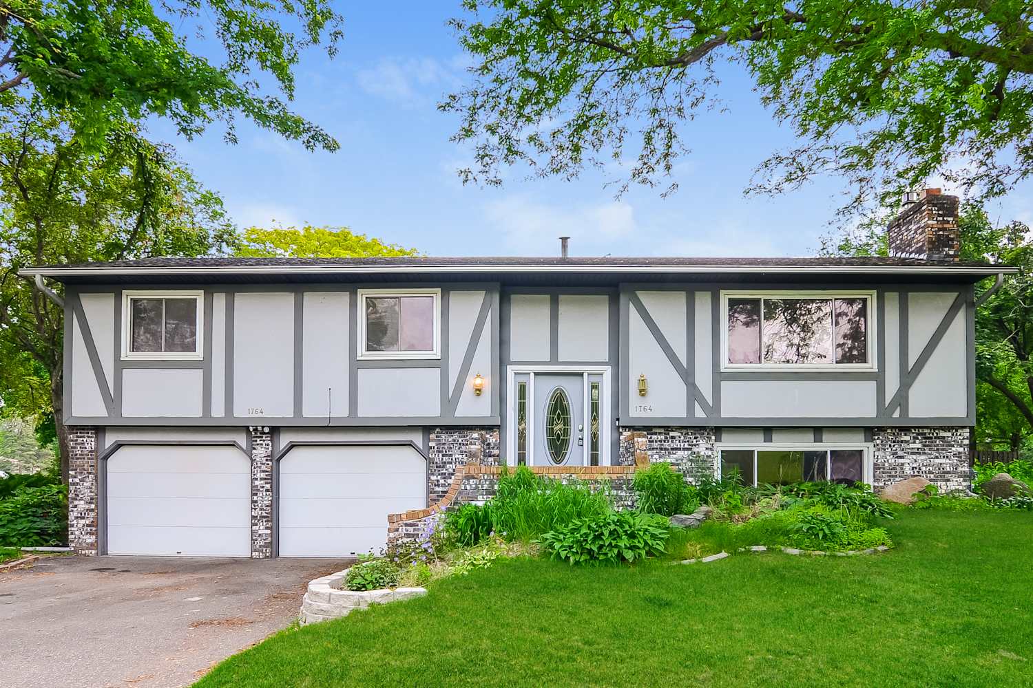 1764 Evergreen Bay, Woodbury photo 1