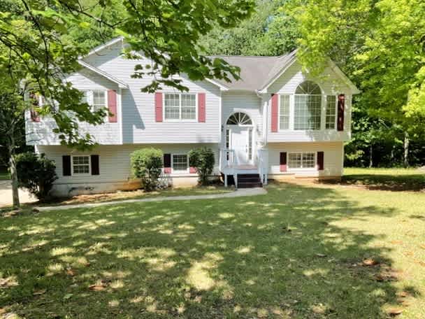 1795 Independence Dr, Douglasville photo 1