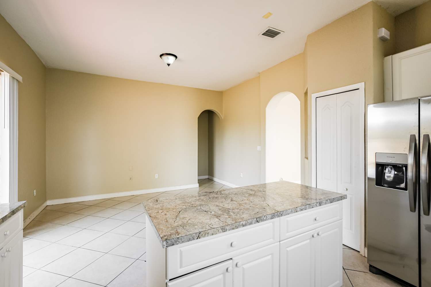 18301 NW 89th Ave, Hialeah photo 7