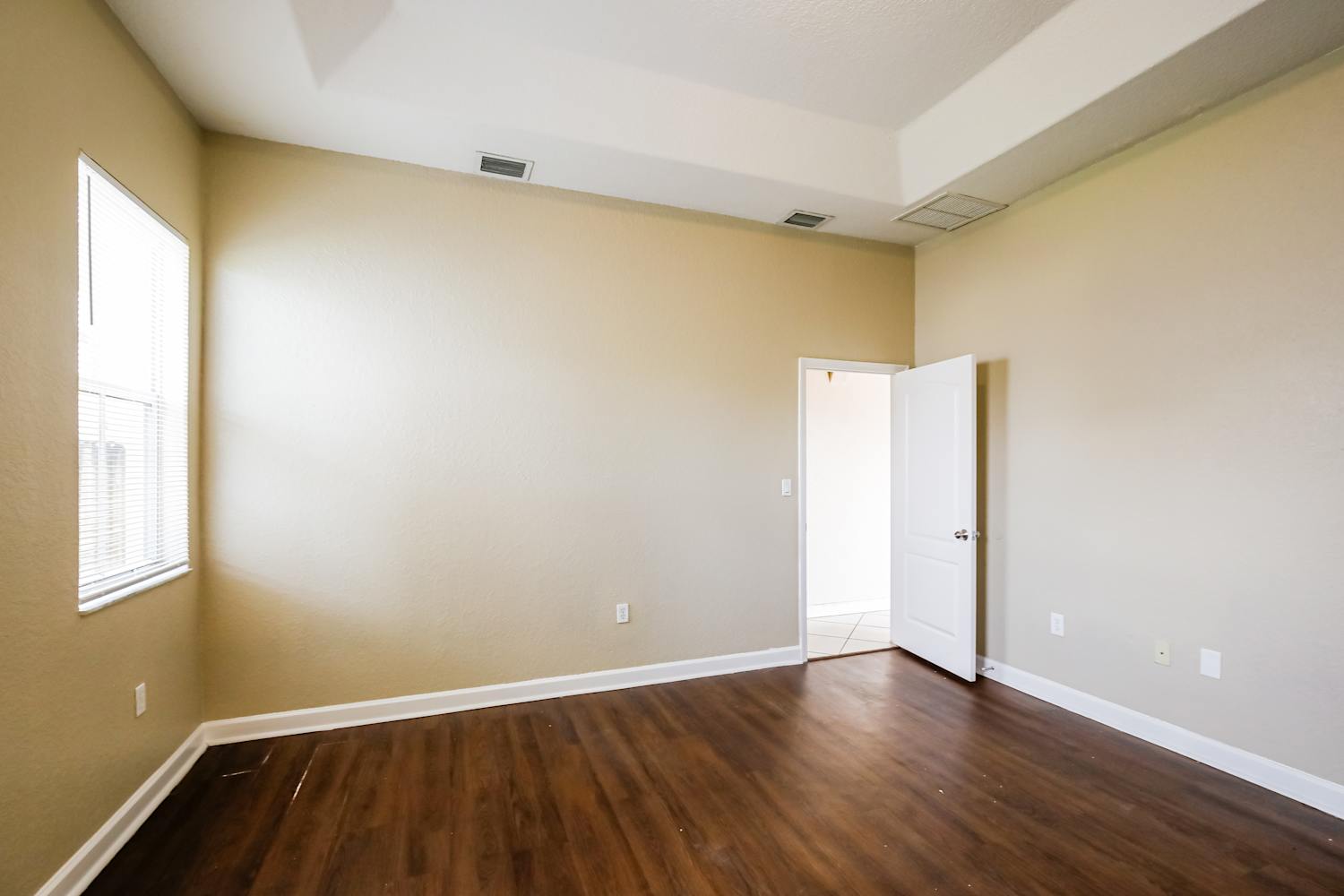 18301 NW 89th Ave, Hialeah photo 9